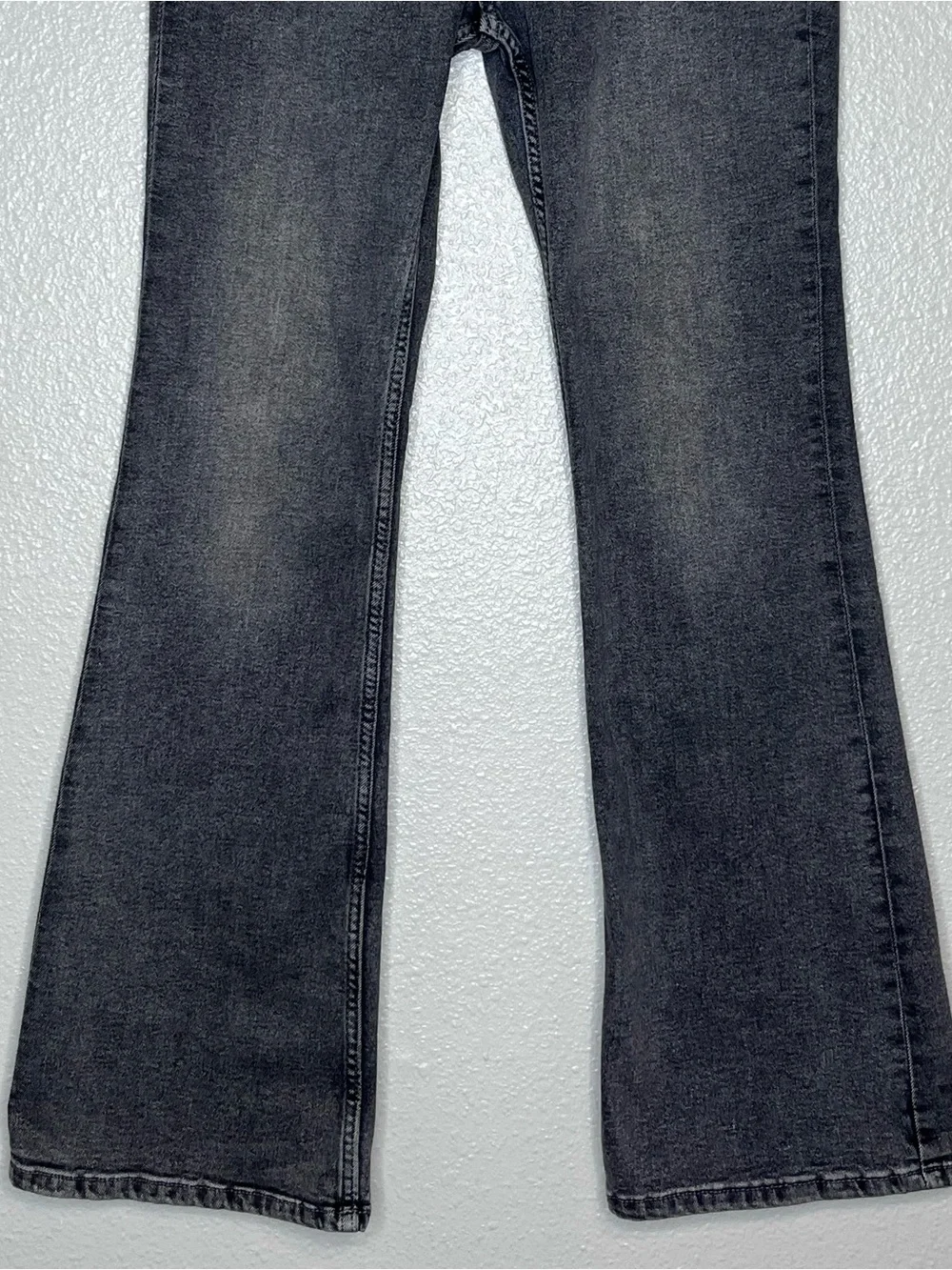 Divided Mid-Rise Washed Stretch Flare Jeans Sz 10 - Picture 4 of 13